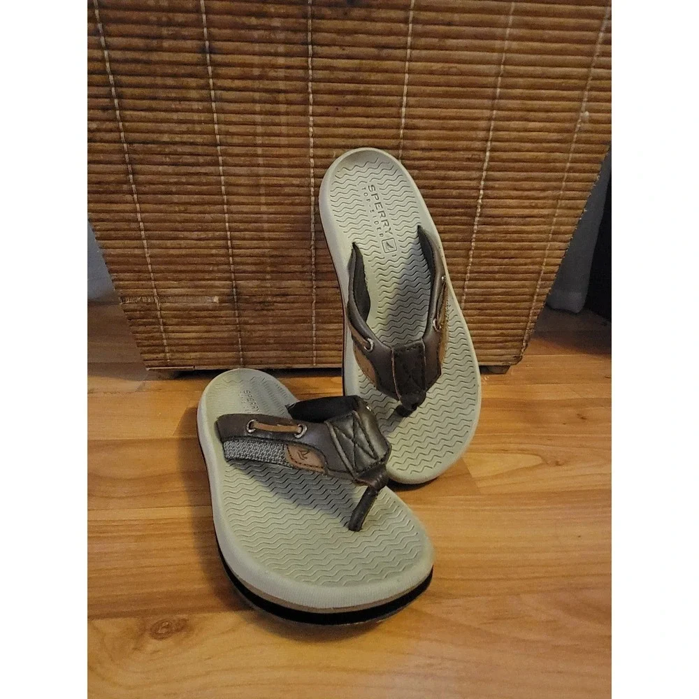 SPERRY Bluefish Thongs Flip Flips 12M Leather Unisex Youth Boys Girls YG42399
